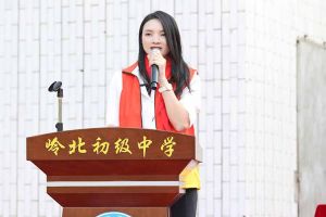 九游(中国)集团陈文舒一行到湛江爱心助学